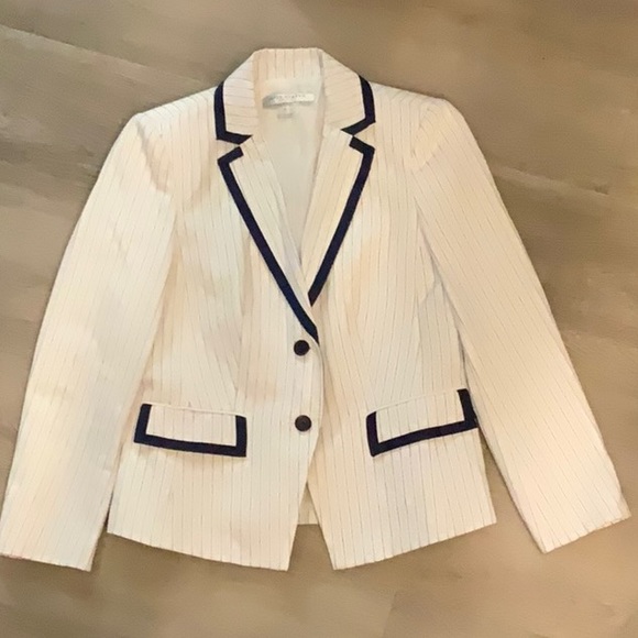 Peter Nygard Jackets & Blazers - Peter Nygard Petite Size 6 Woman’s lined pin striped jacket.